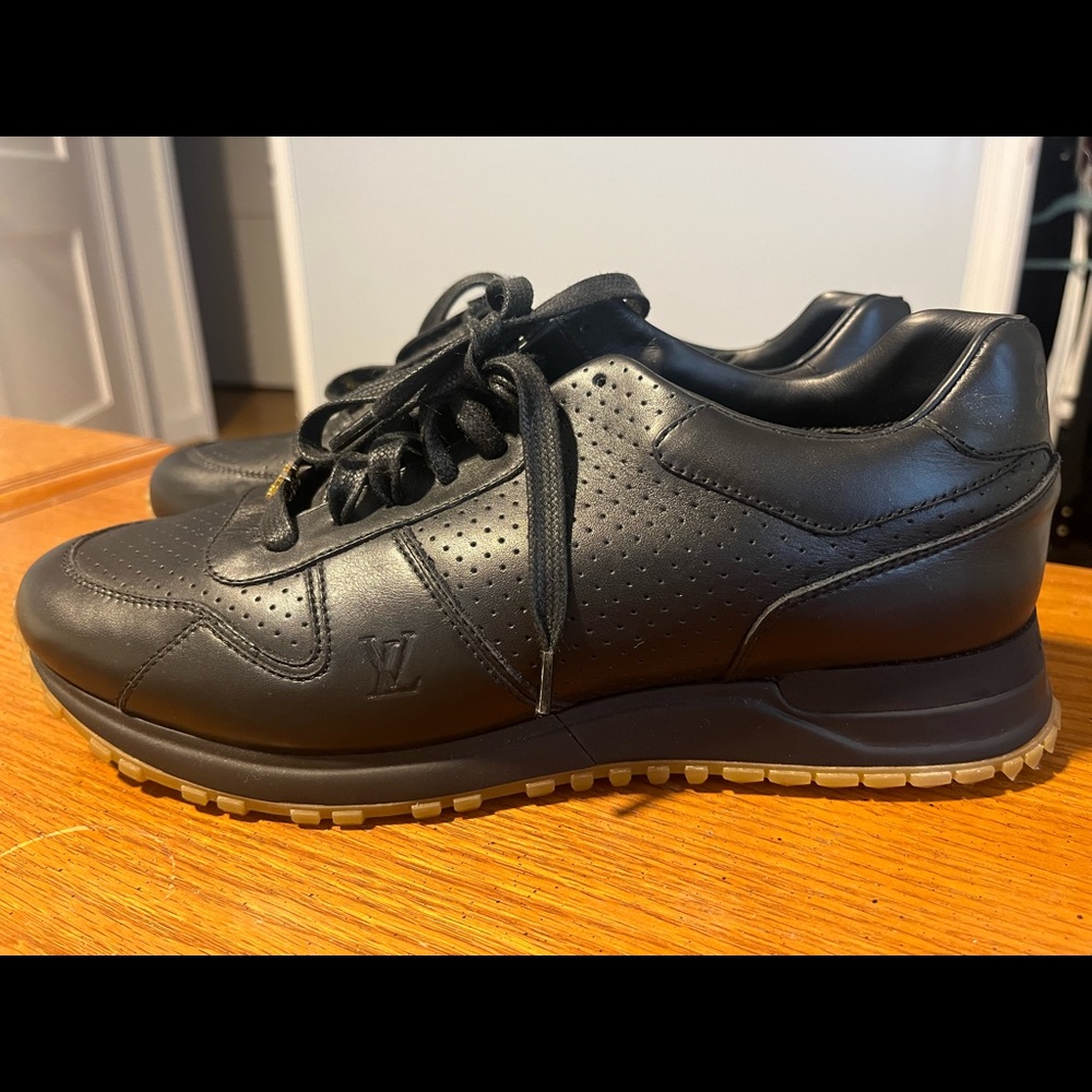 Louis Vuitton x Supreme Runway Low Top Sneakers
Size 8. Worn once.